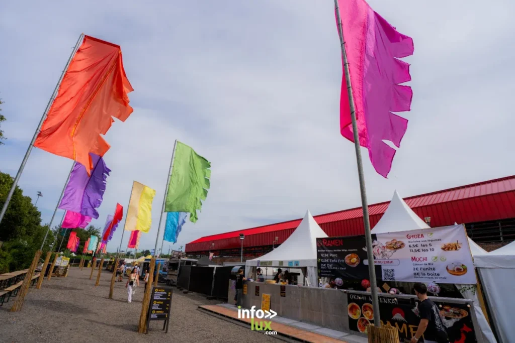 Ouverture des Nuits Secrètes 2026 à Aulnoye-Aymeries avec les premiers festivaliers sur le site.