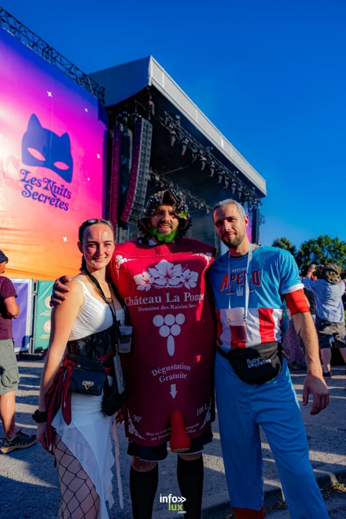 Le public profite des concerts lors de la première journée des Nuits Secrètes 2026 à Aulnoye-Aymeries.