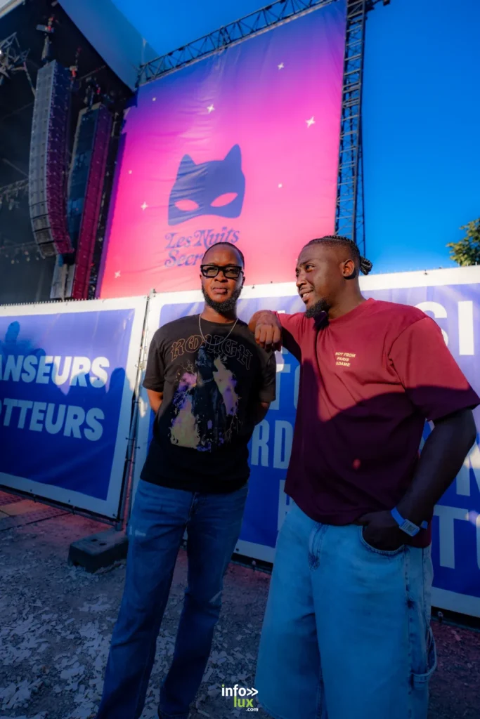 Le public profite des concerts lors de la première journée des Nuits Secrètes 2026 à Aulnoye-Aymeries.