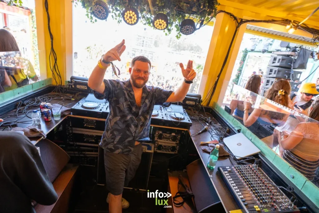 Martin Vachiery aux platines au festival Les Ardentes 2026.