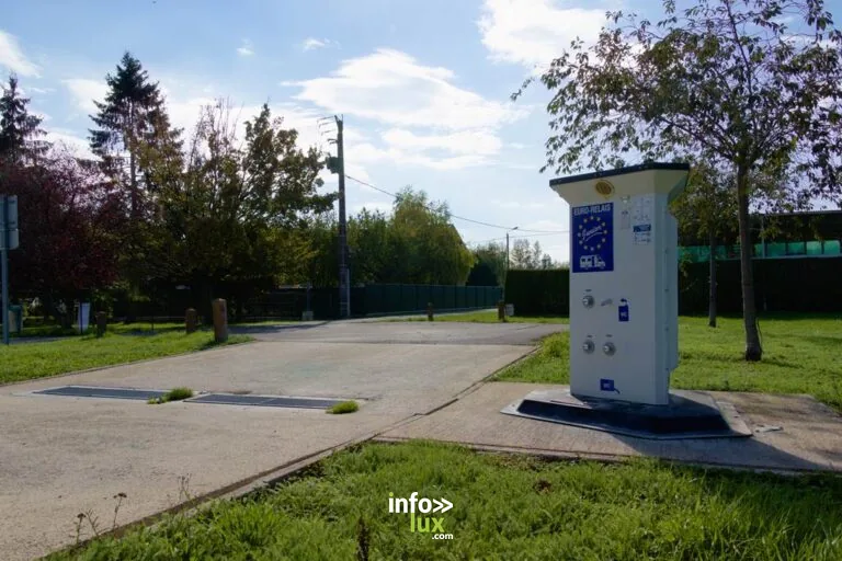 Aire de services pour camping-car - Attigny