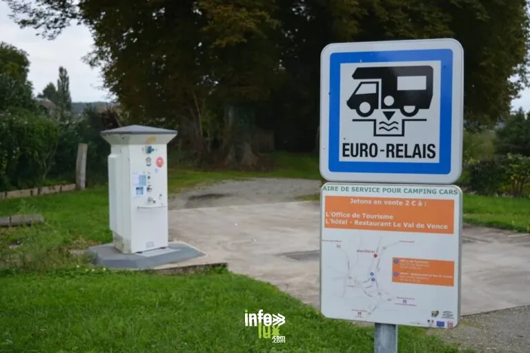 Aire de services pour camping-car - Launois-sur-Vence