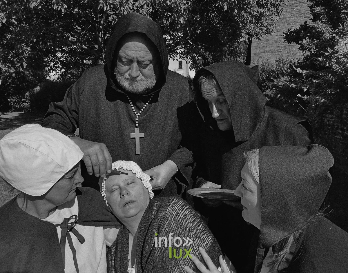 Scene de reconstitution medievale au festival Banoria a Saint-Hubert