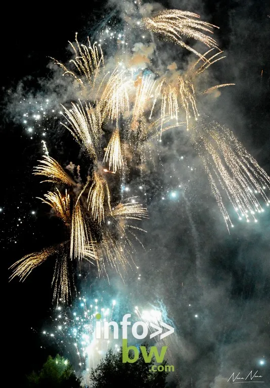 Feu d'artifice L'écho des lumières au Parc du Paradis à Braine-l'Alleud