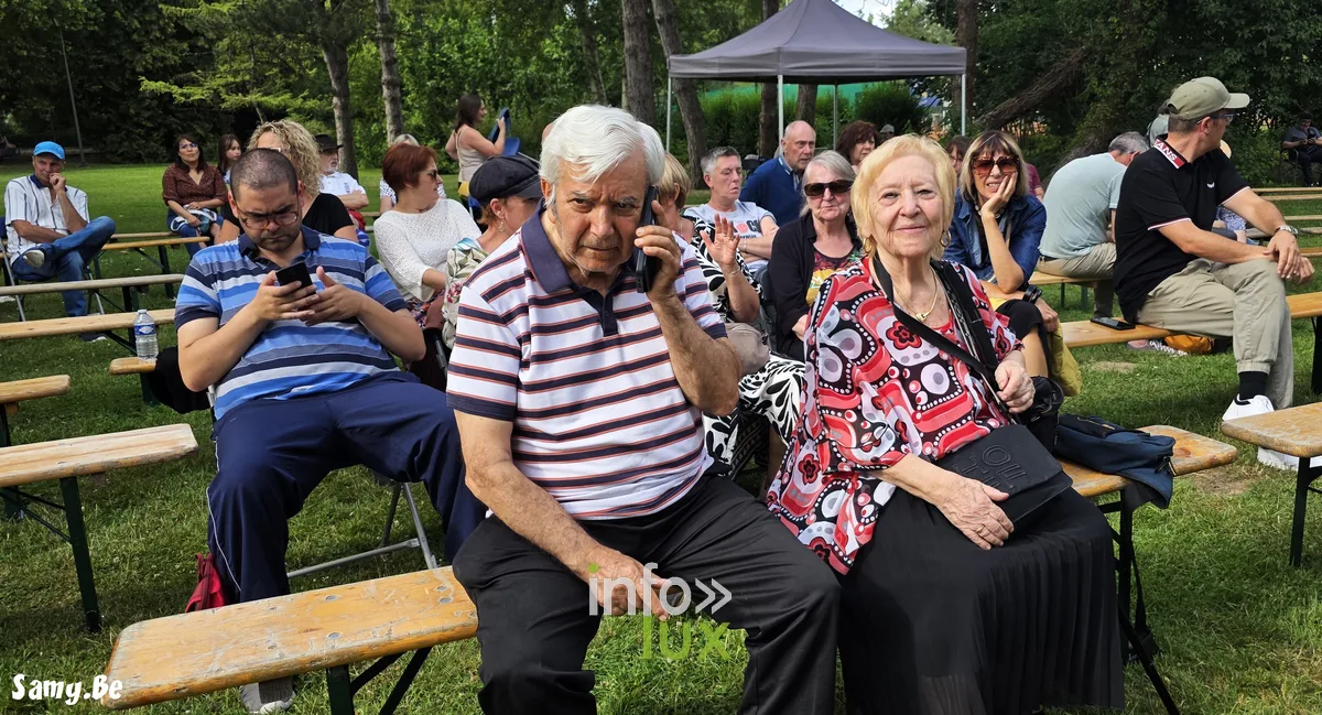 Le public de la Caravane du Rire au Parc de Jemappes