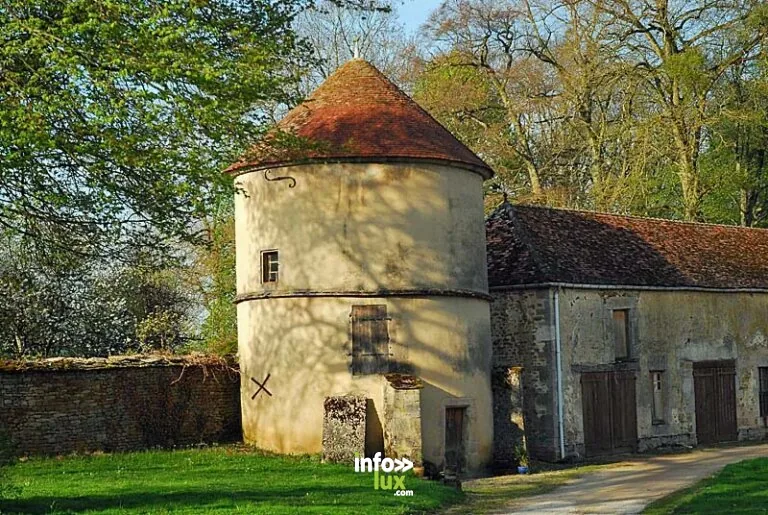 Colombier du château de Dampierre à Dampierre