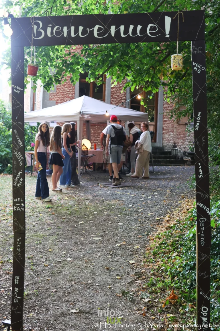 Concert en plein air sous les arbres au festival Concerts sous les Arbres 2026, vendredi 17 juillet, dans le jardin de Didier Laloy à Finnevaux (Houyet)