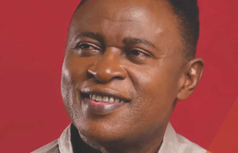 Le chanteur Reddy Amisi, hommage à Papa Wemba au festival Congolisation à La Louvière