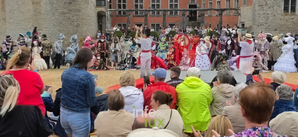 Lavaux-Sainte-Anne&nbsp;: les Costum&eacute;s de Venise ont transform&eacute; le ch&acirc;teau en d&eacute;cor f&eacute;erique (photos)