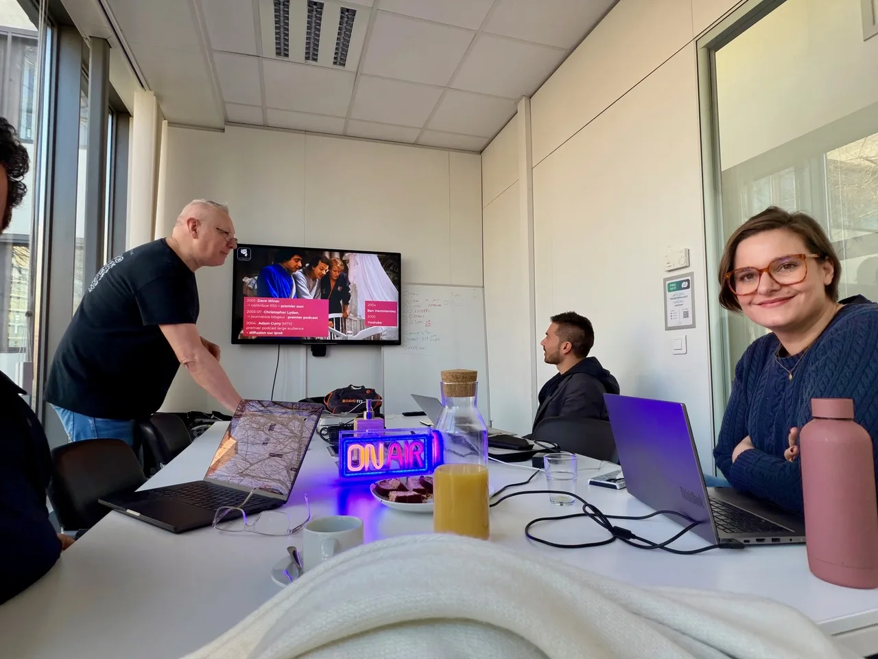 Studio et formation podcast chez The Podcast Factory Org a Evere