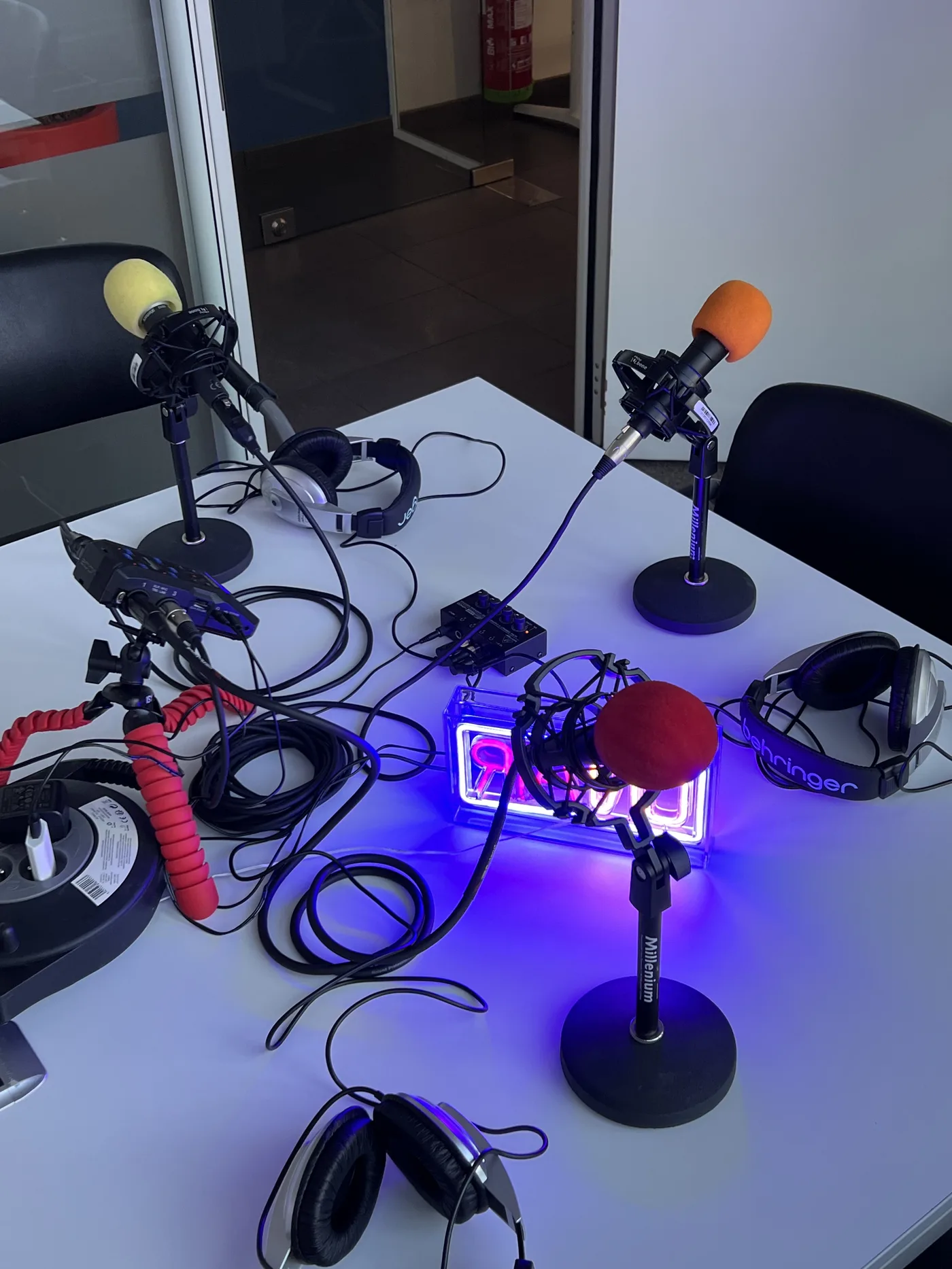 Studio et formation podcast chez The Podcast Factory Org a Evere