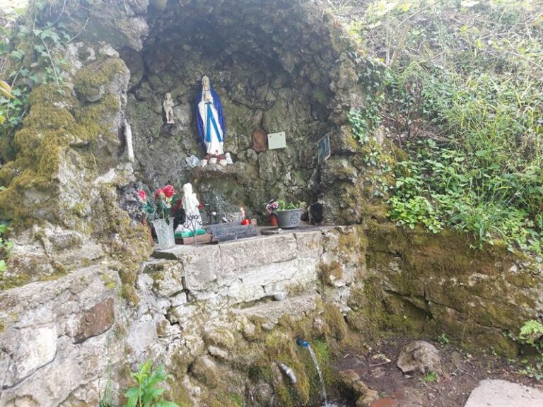 Grotte de Lourdes de la forêt de Falck à Falck