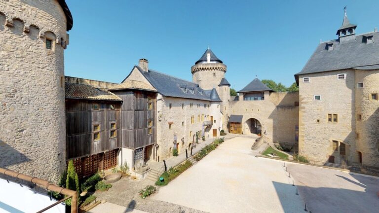 Manderen-Ritzing > Patrimoine > Visite guidée du château de Malbrouck