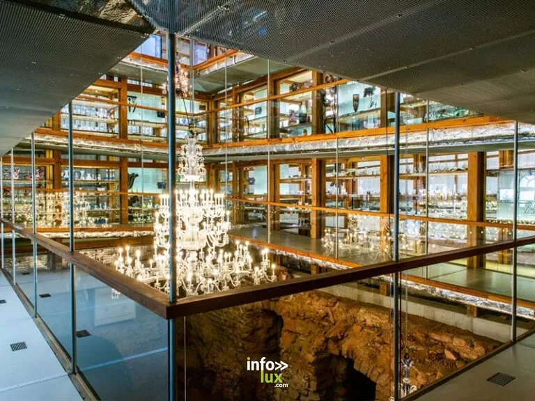 La Grande Place – musée du cristal Saint-Louis à Saint-Louis-lès-Bitch