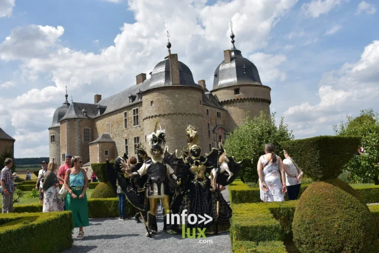 Regards Vénitiens : les costumes de Venise illuminent le château de Lavaux-Sainte-Anne (photos)