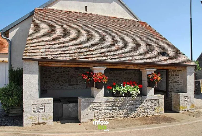 Lavoir de la place de la « Peûte Bête » d’Aujeurres à Aujeurres