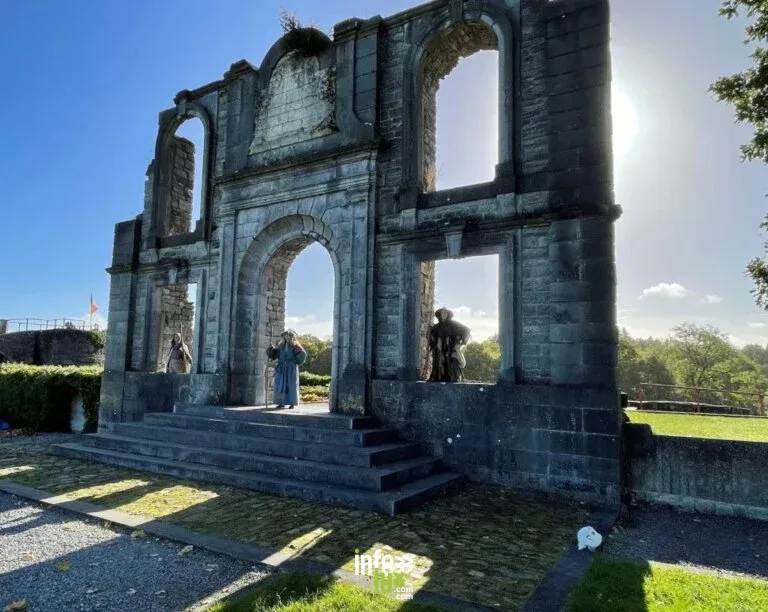 Les Balades accompagnées d'une sorcière au château comtal 2026