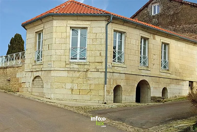 Mairie-lavoir de Perrusse