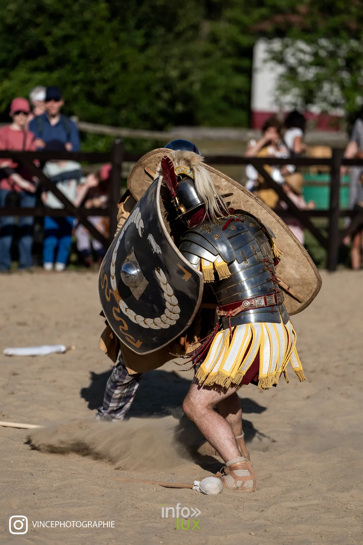Gladiateur en armure dans l'arène de Malagne