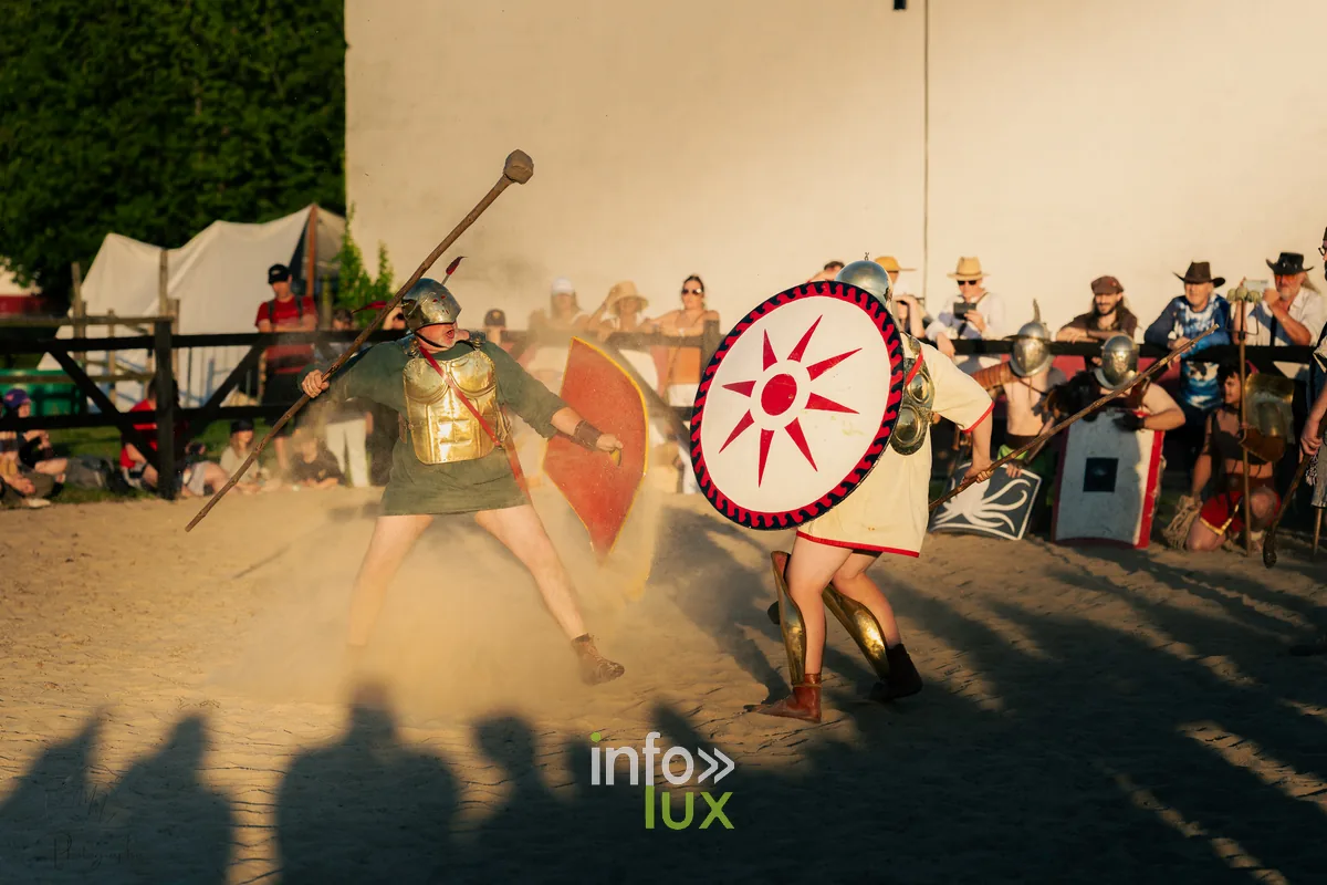 Char et cavaliers lors de la reconstitution de Malagne