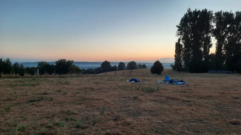 Reveil au lever du soleil apres une nuit a la belle etoile en foret d'Anlier