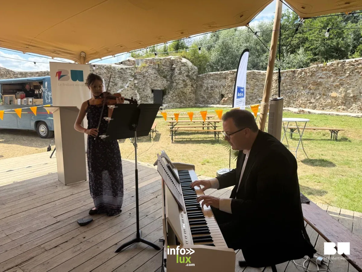 Concert de violon et piano lors du lancement de Place aux Artistes 2026