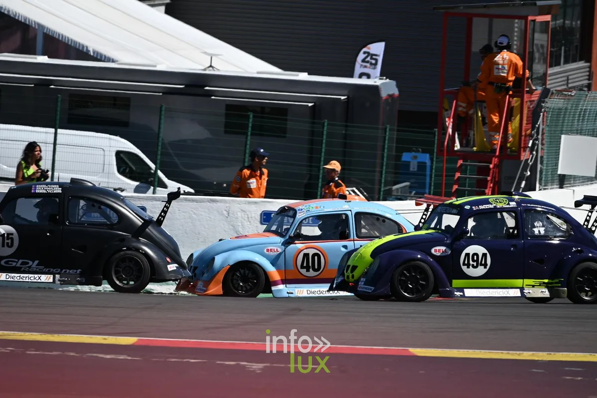 Trois Fun Cup a l'arret aux stands pendant les 25 Heures Fun Cup 2026 de Spa-Francorchamps