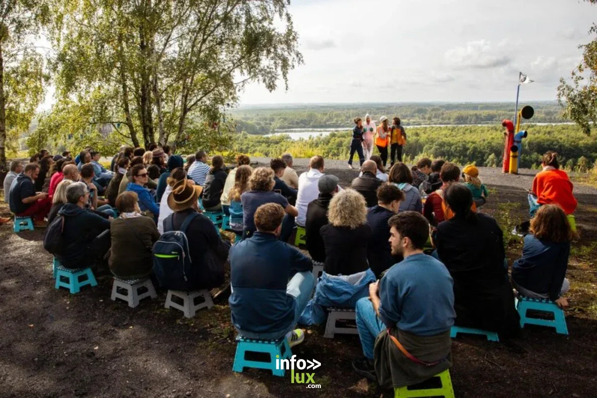 Affiche officielle Soulever des Montagnes – Déambulation théâtrale sur les terrils du bassin minier 2026