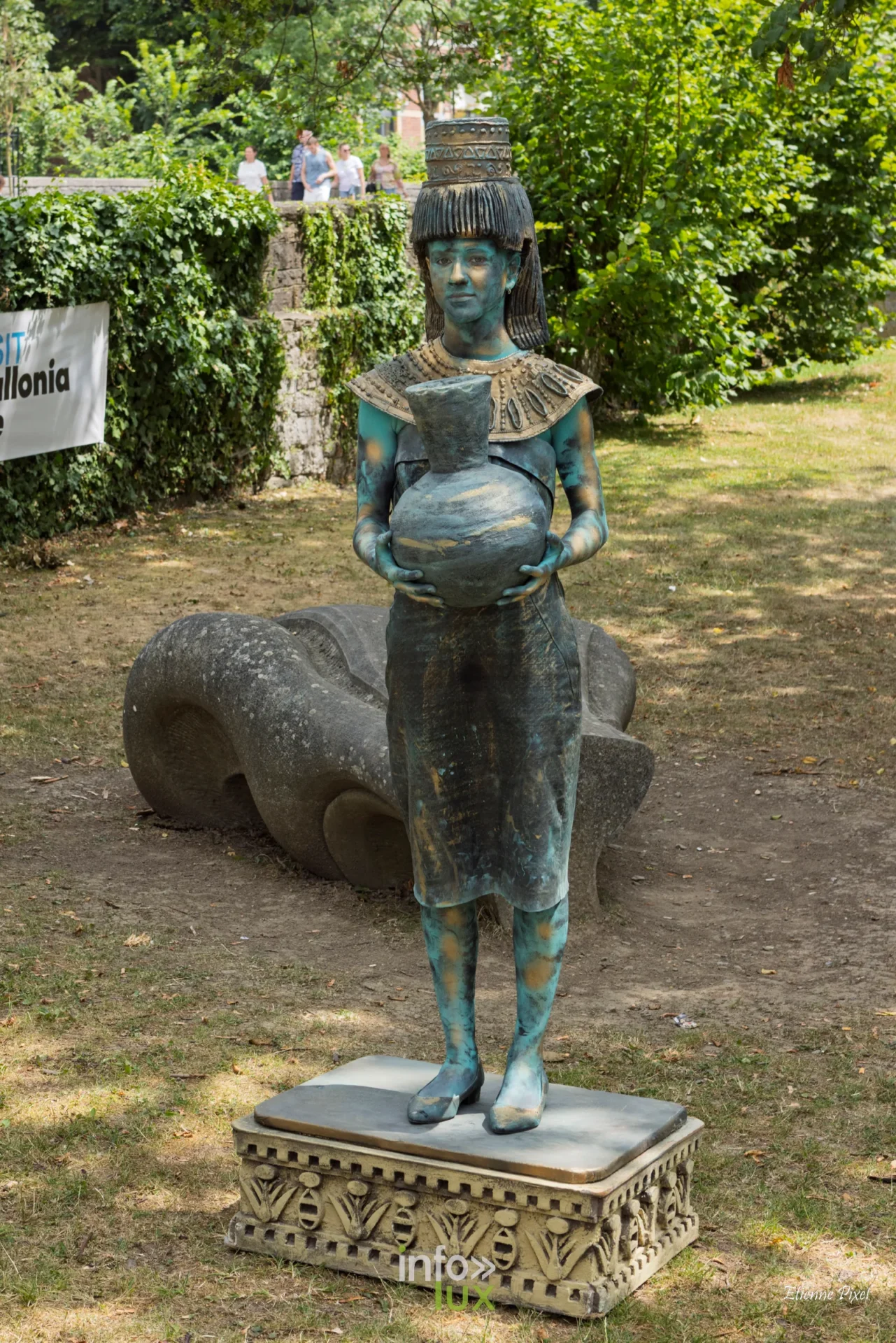 Statue vivante au festival Statues en Marche 2026 a Marche-en-Famenne, photo Etienne Pixel