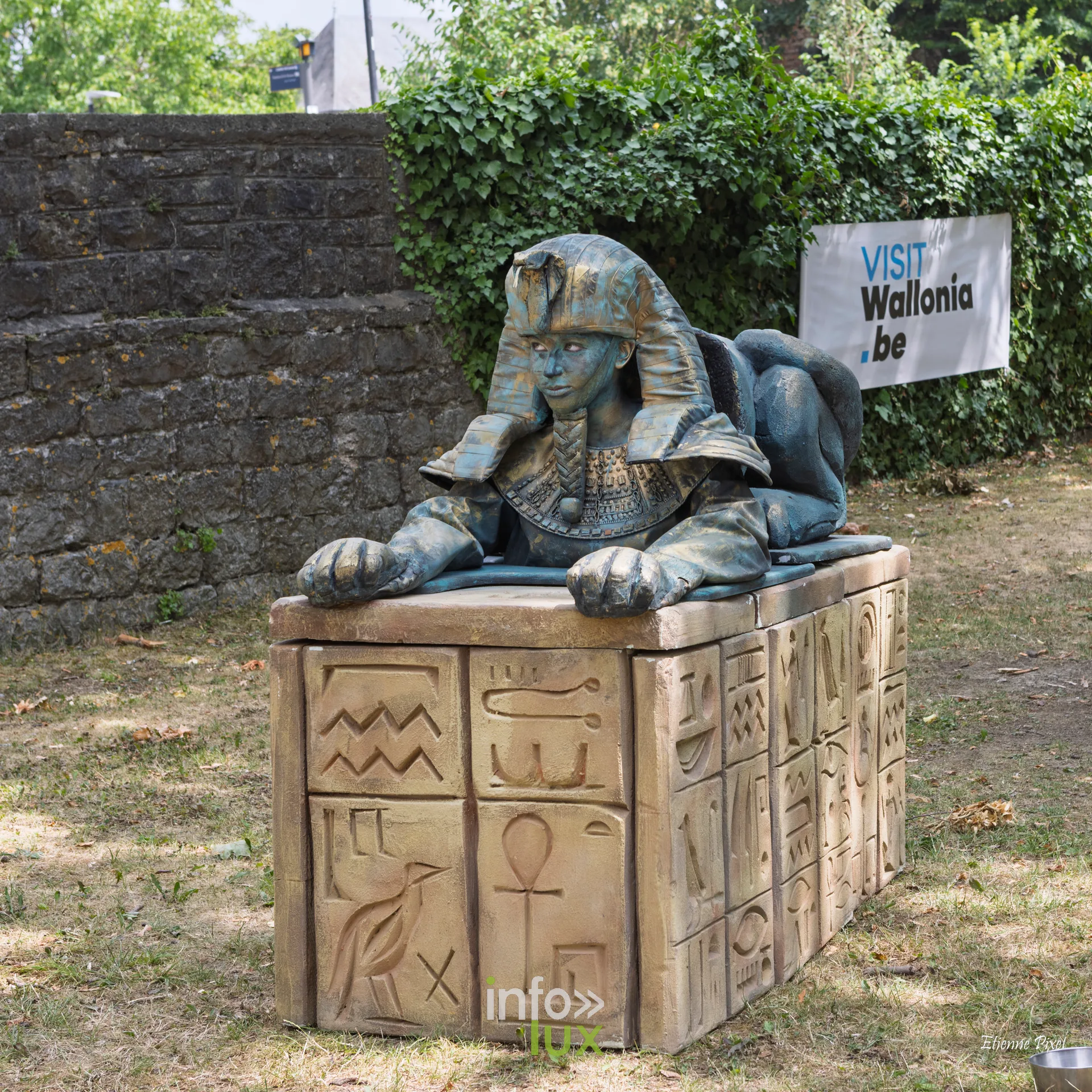 Statue vivante au festival Statues en Marche 2026 a Marche-en-Famenne, photo Etienne Pixel