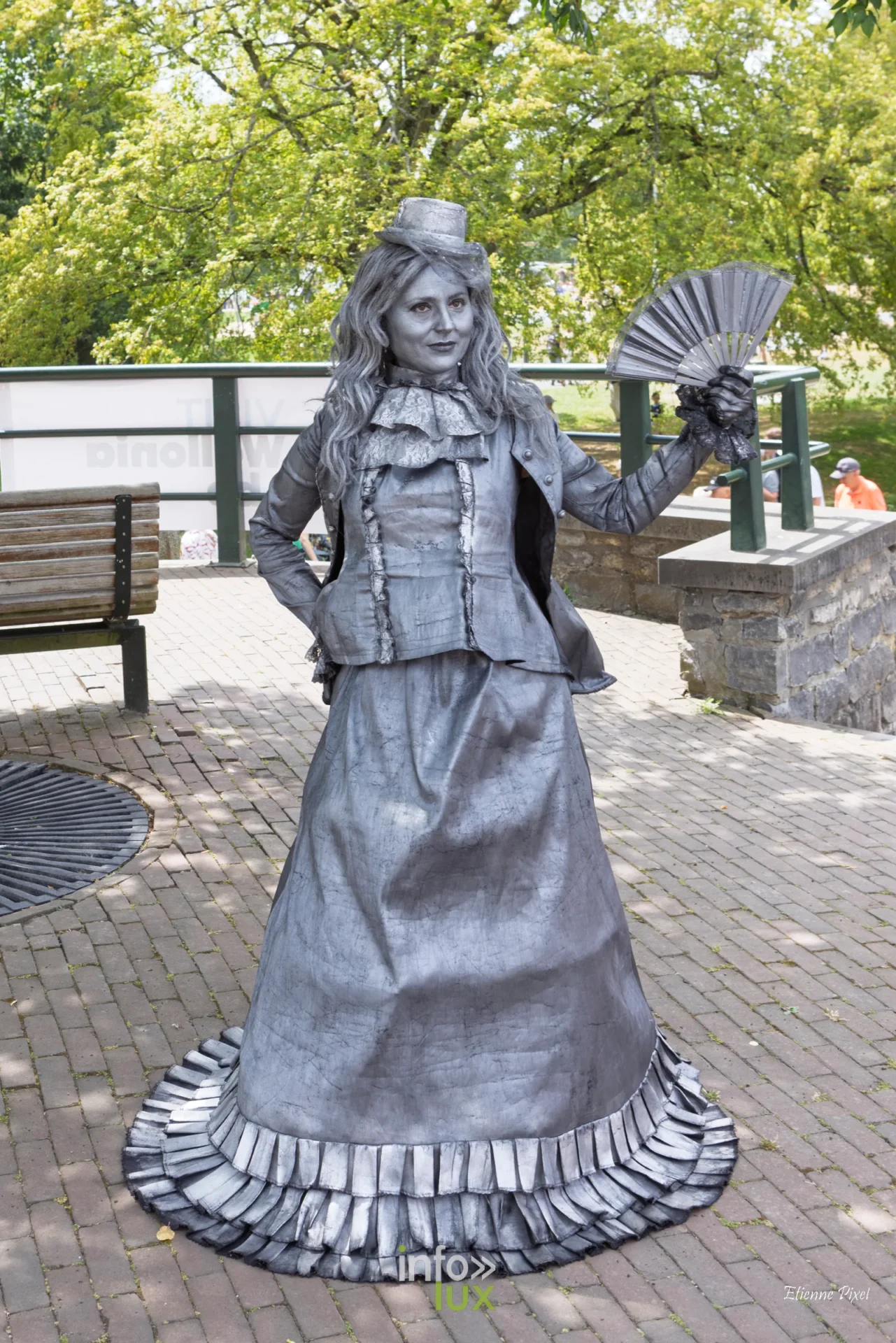 Statue vivante au festival Statues en Marche 2026 a Marche-en-Famenne, photo Etienne Pixel