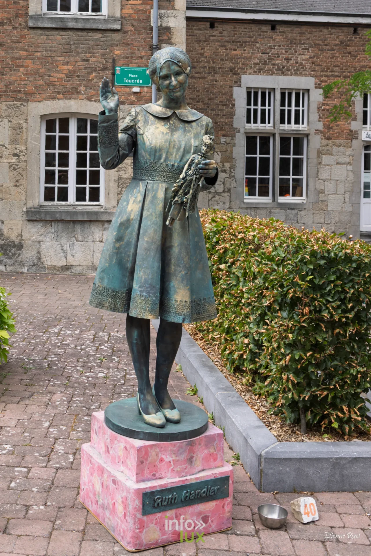 Statue vivante au festival Statues en Marche 2026 a Marche-en-Famenne, photo Etienne Pixel