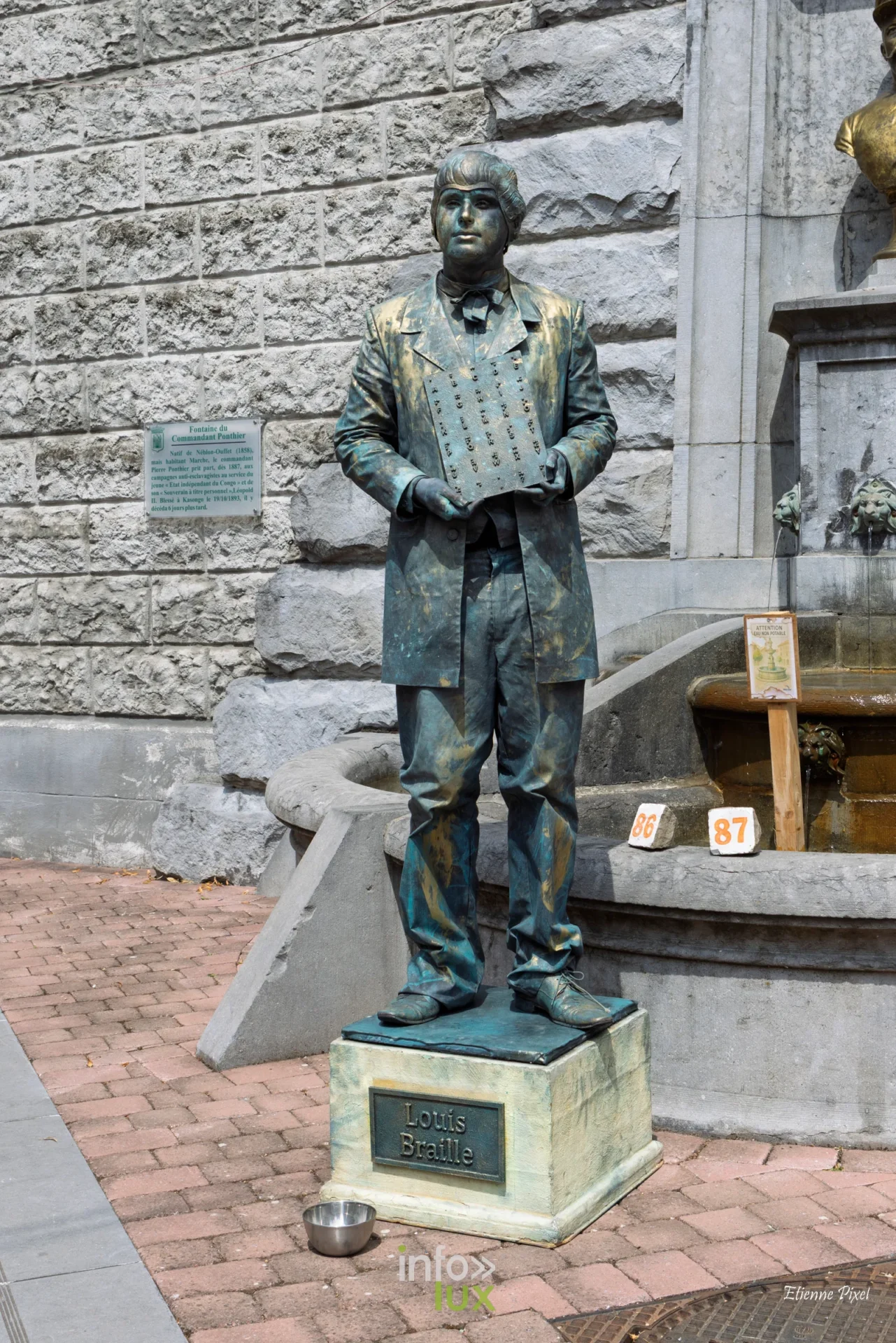 Statue vivante au festival Statues en Marche 2026 a Marche-en-Famenne, photo Etienne Pixel