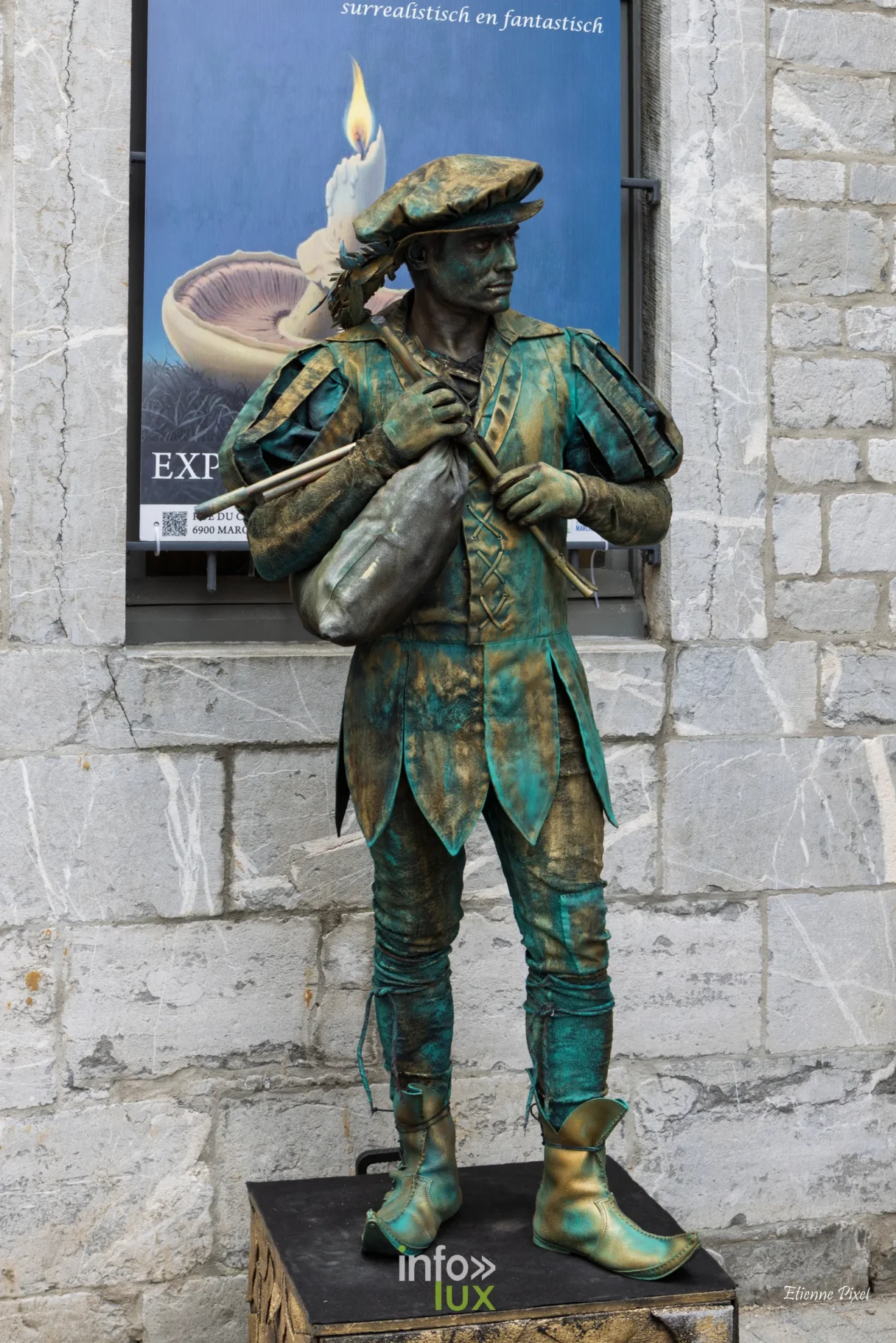Statue vivante au festival Statues en Marche 2026 a Marche-en-Famenne, photo Etienne Pixel