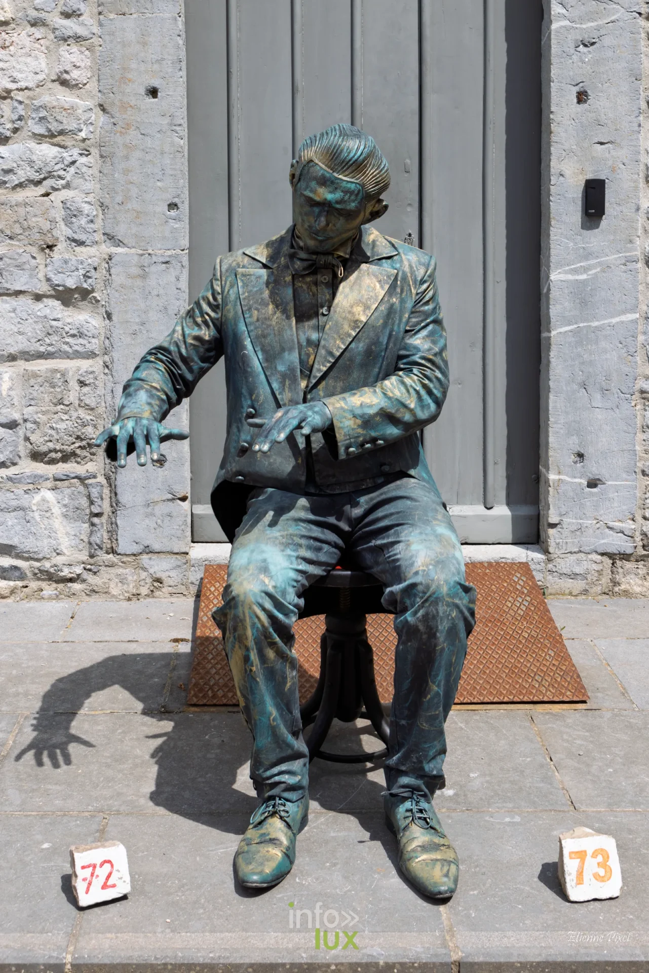 Statue vivante au festival Statues en Marche 2026 a Marche-en-Famenne, photo Etienne Pixel