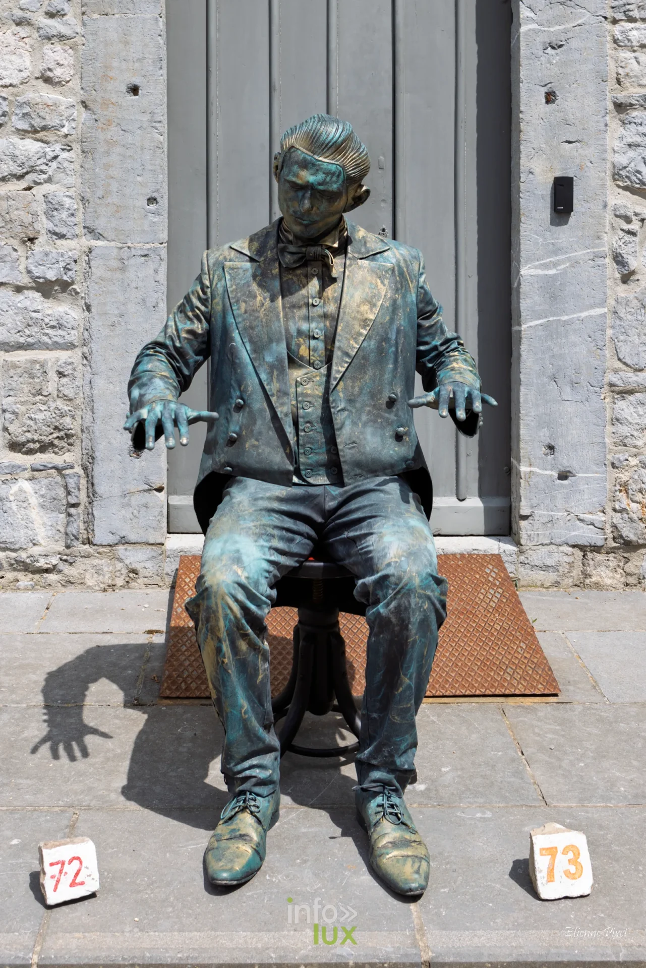 Statue vivante au festival Statues en Marche 2026 a Marche-en-Famenne, photo Etienne Pixel