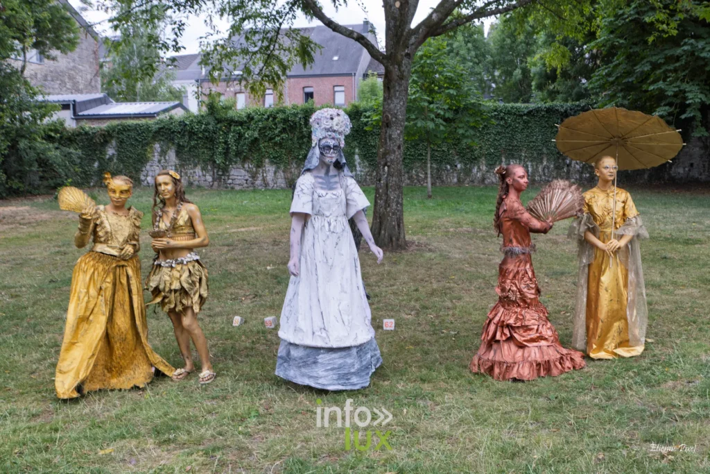 Statue vivante au festival Statues en Marche 2026 a Marche-en-Famenne, photo Etienne Pixel