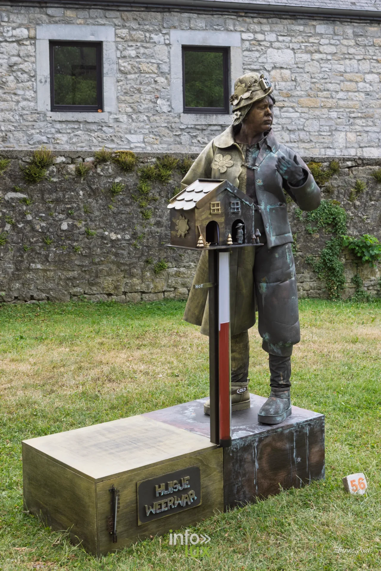 Statue vivante au festival Statues en Marche 2026 a Marche-en-Famenne, photo Etienne Pixel