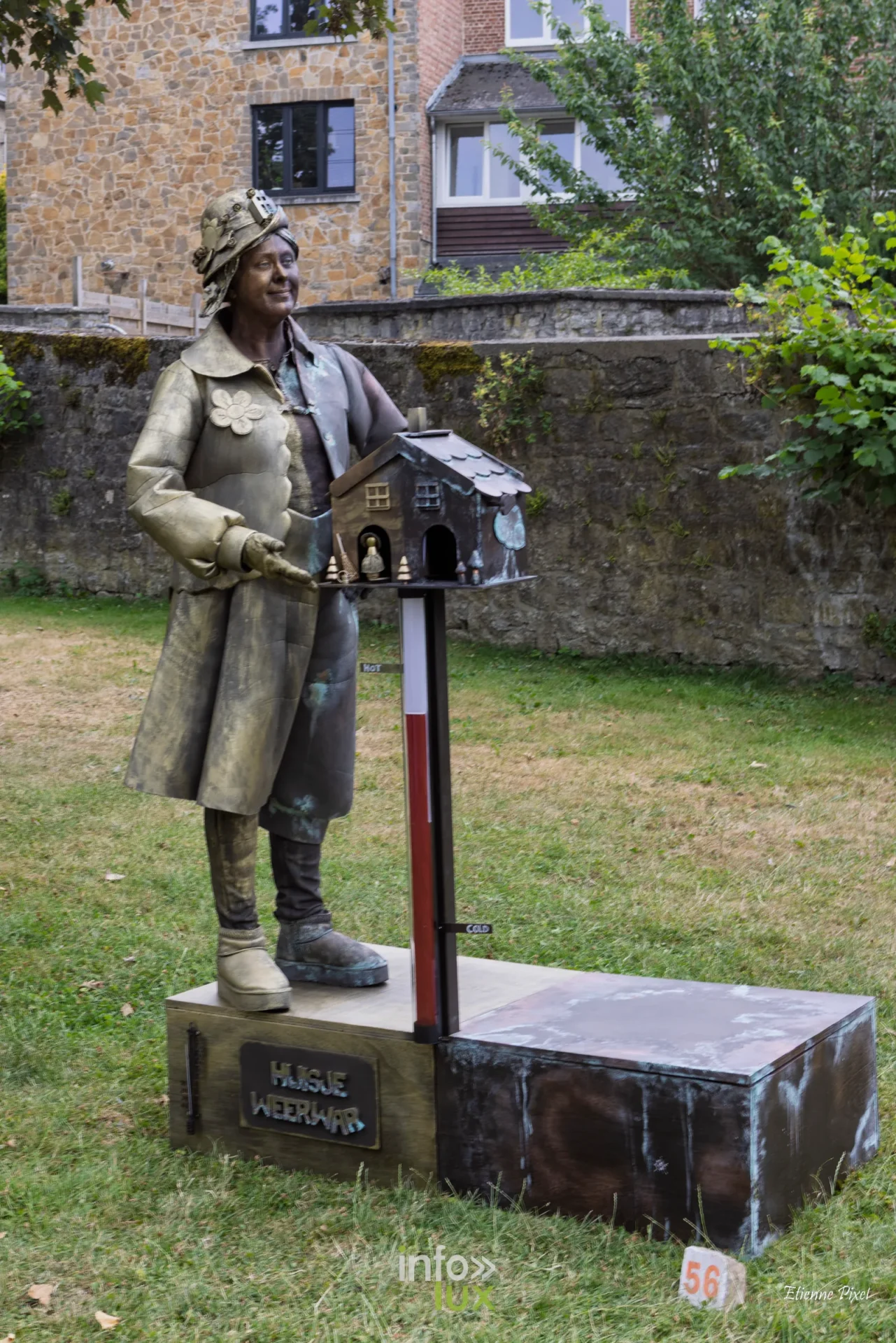 Statue vivante au festival Statues en Marche 2026 a Marche-en-Famenne, photo Etienne Pixel