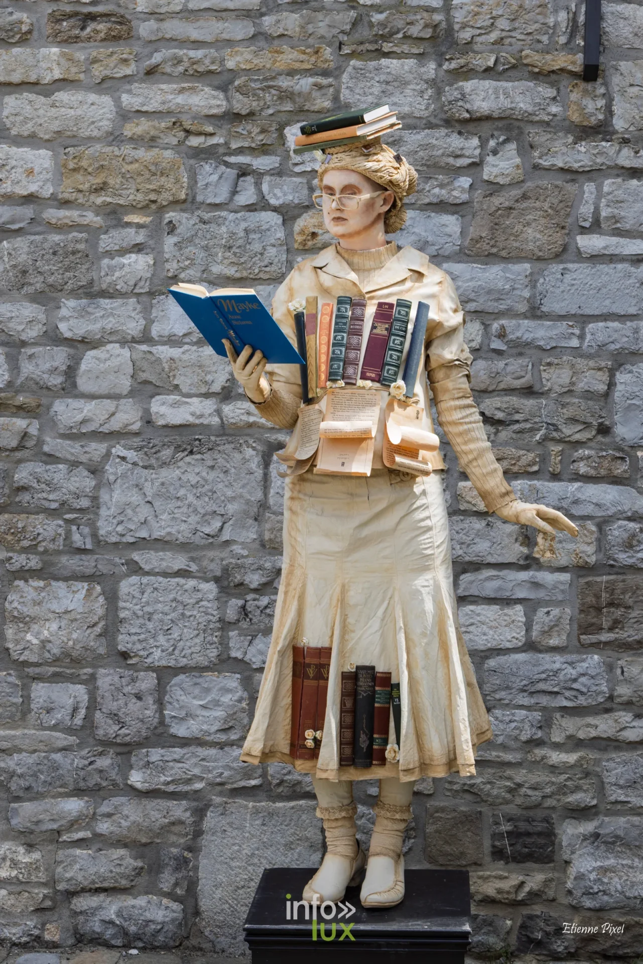 Statue vivante au festival Statues en Marche 2026 a Marche-en-Famenne, photo Etienne Pixel