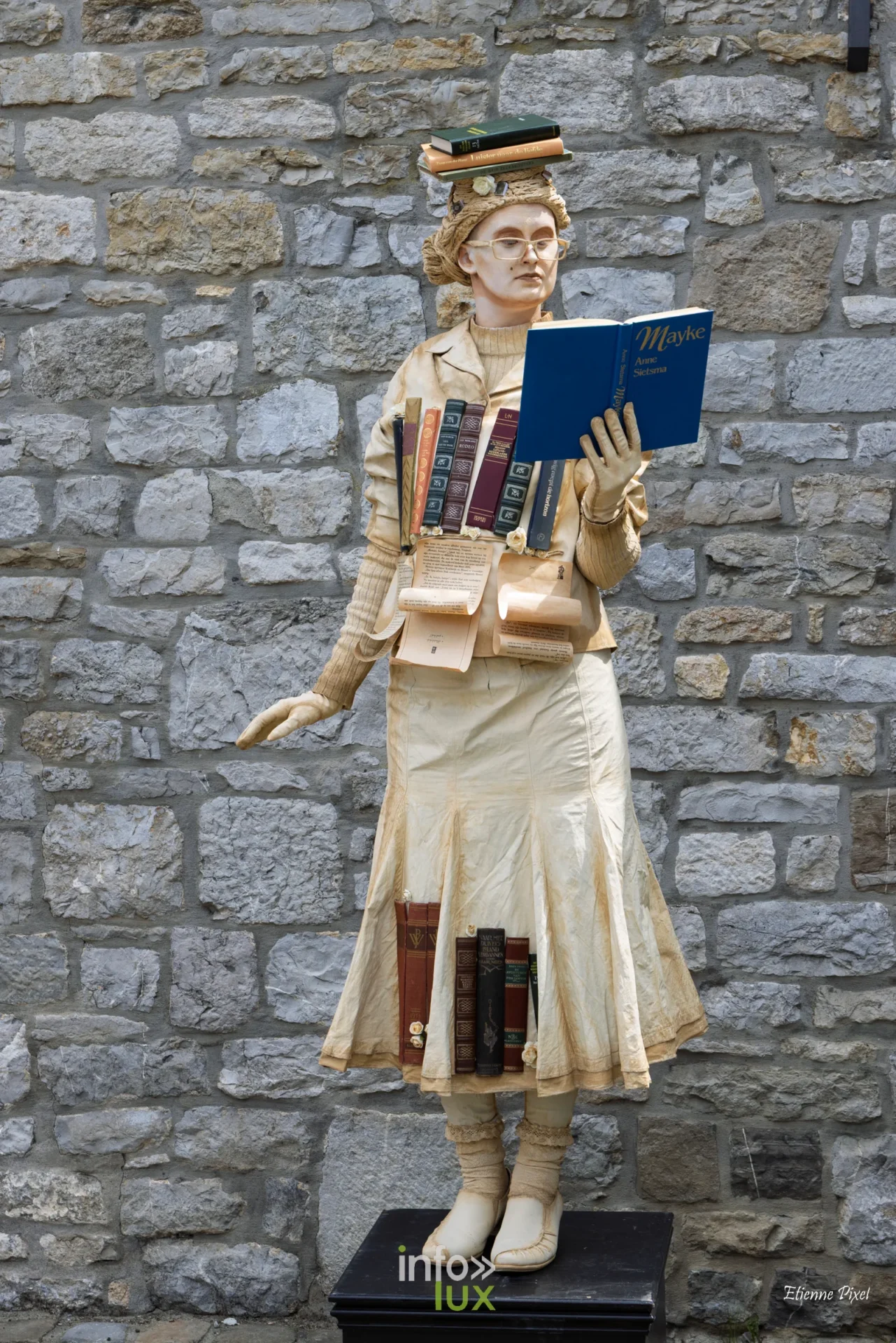 Statue vivante au festival Statues en Marche 2026 a Marche-en-Famenne, photo Etienne Pixel