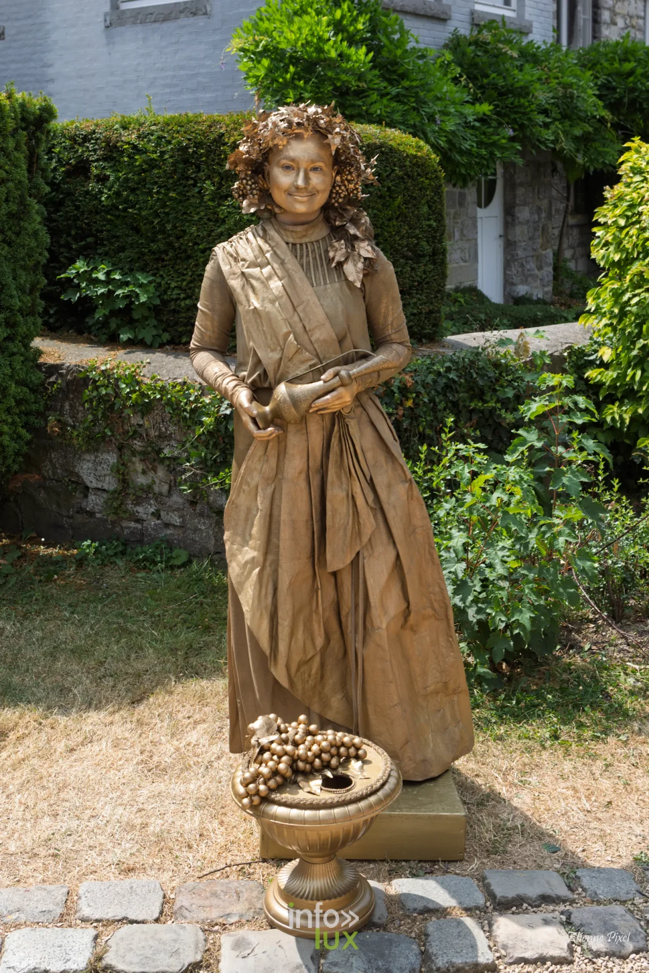 Statue vivante au festival Statues en Marche 2026 a Marche-en-Famenne, photo Etienne Pixel