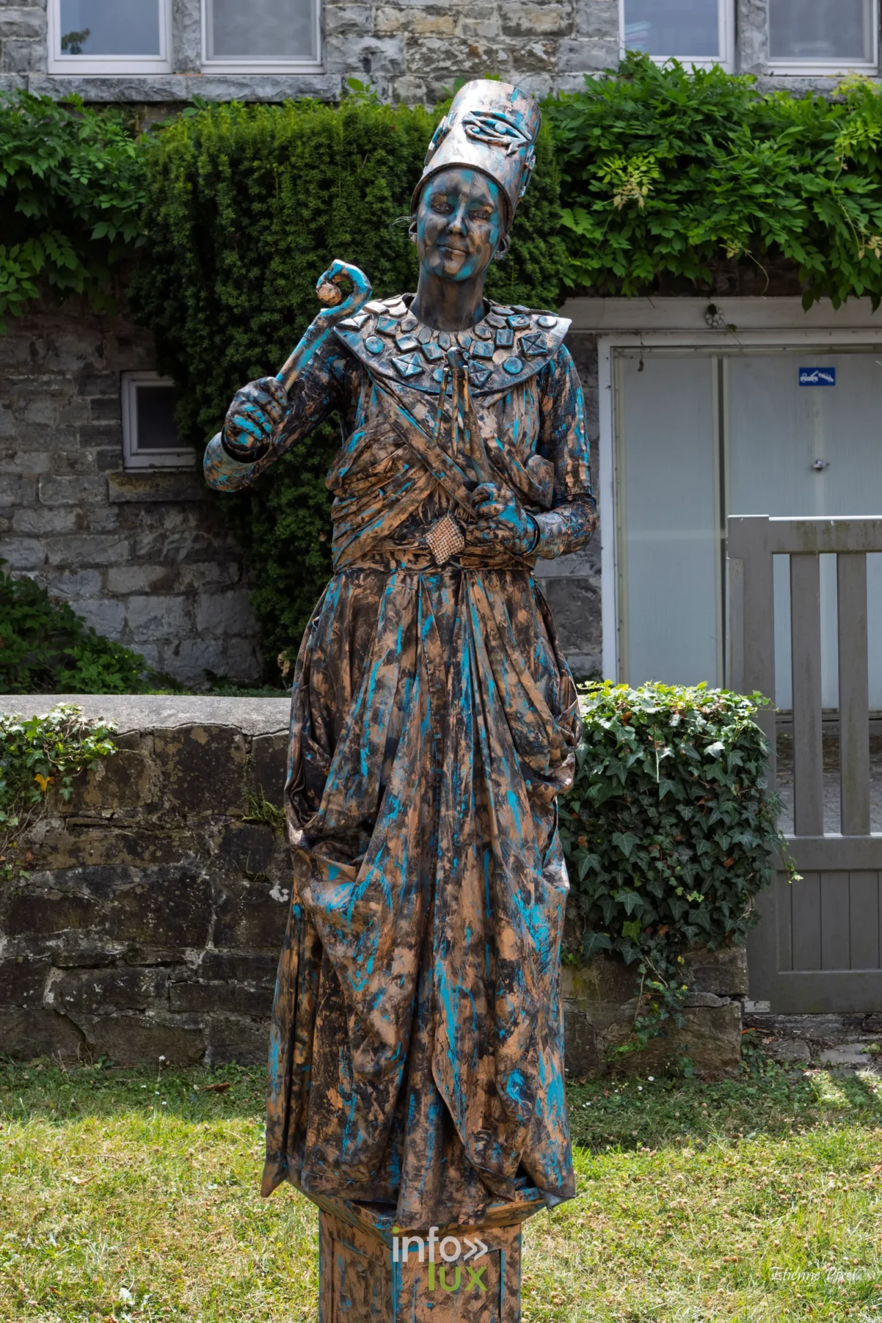 Statue vivante au festival Statues en Marche 2026 a Marche-en-Famenne, photo Etienne Pixel