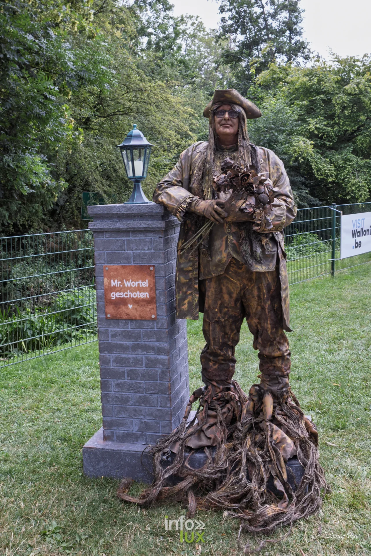 Statue vivante au festival Statues en Marche 2026 a Marche-en-Famenne, photo Etienne Pixel