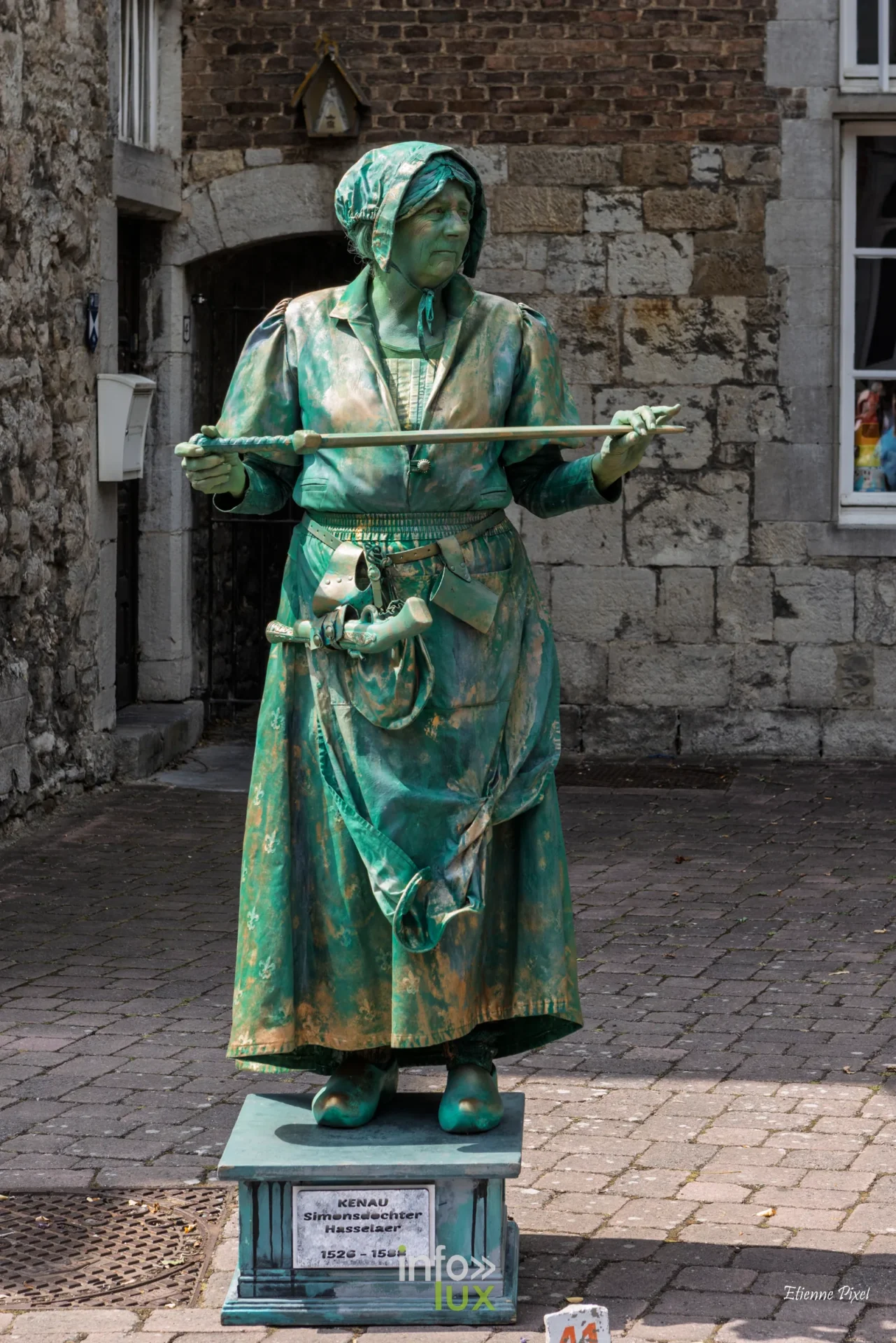 Statue vivante au festival Statues en Marche 2026 a Marche-en-Famenne, photo Etienne Pixel