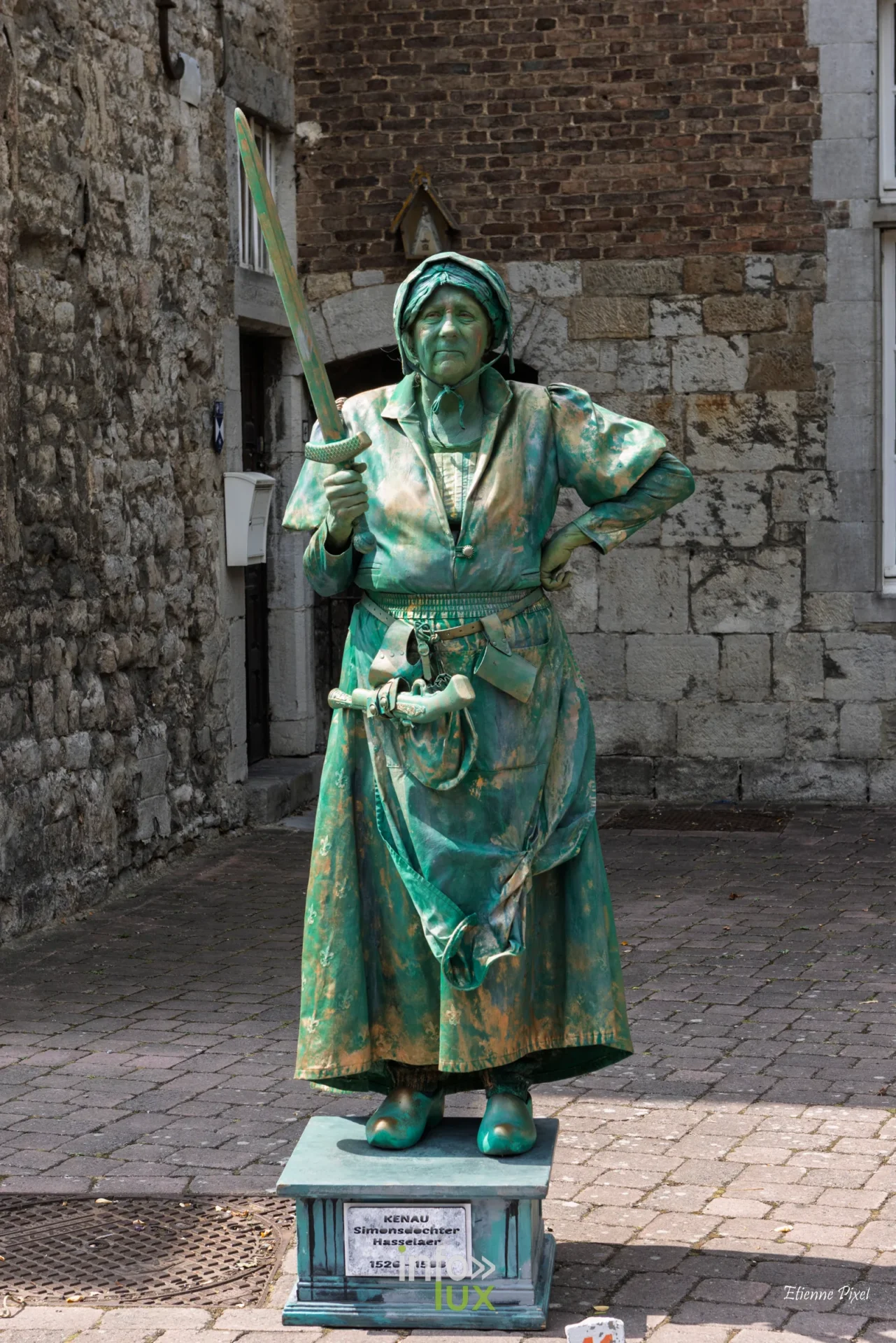 Statue vivante au festival Statues en Marche 2026 a Marche-en-Famenne, photo Etienne Pixel