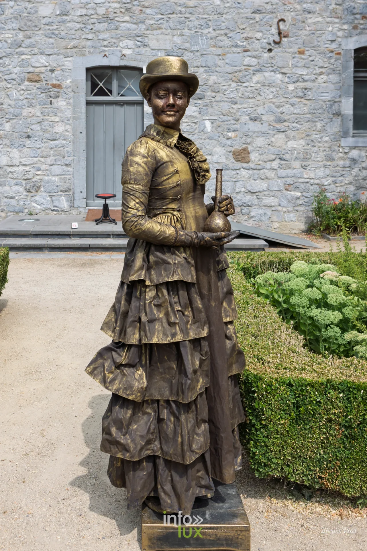 Statue vivante au festival Statues en Marche 2026 a Marche-en-Famenne, photo Etienne Pixel