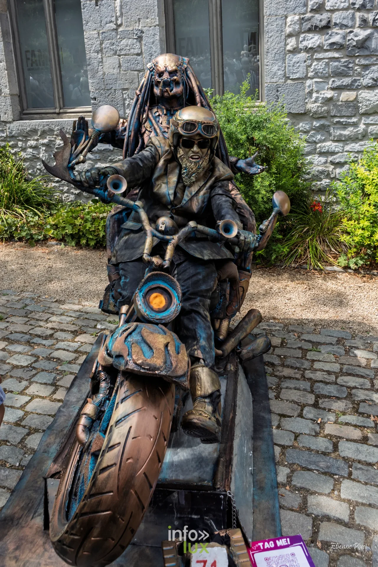 Statue vivante au festival Statues en Marche 2026 a Marche-en-Famenne, photo Etienne Pixel