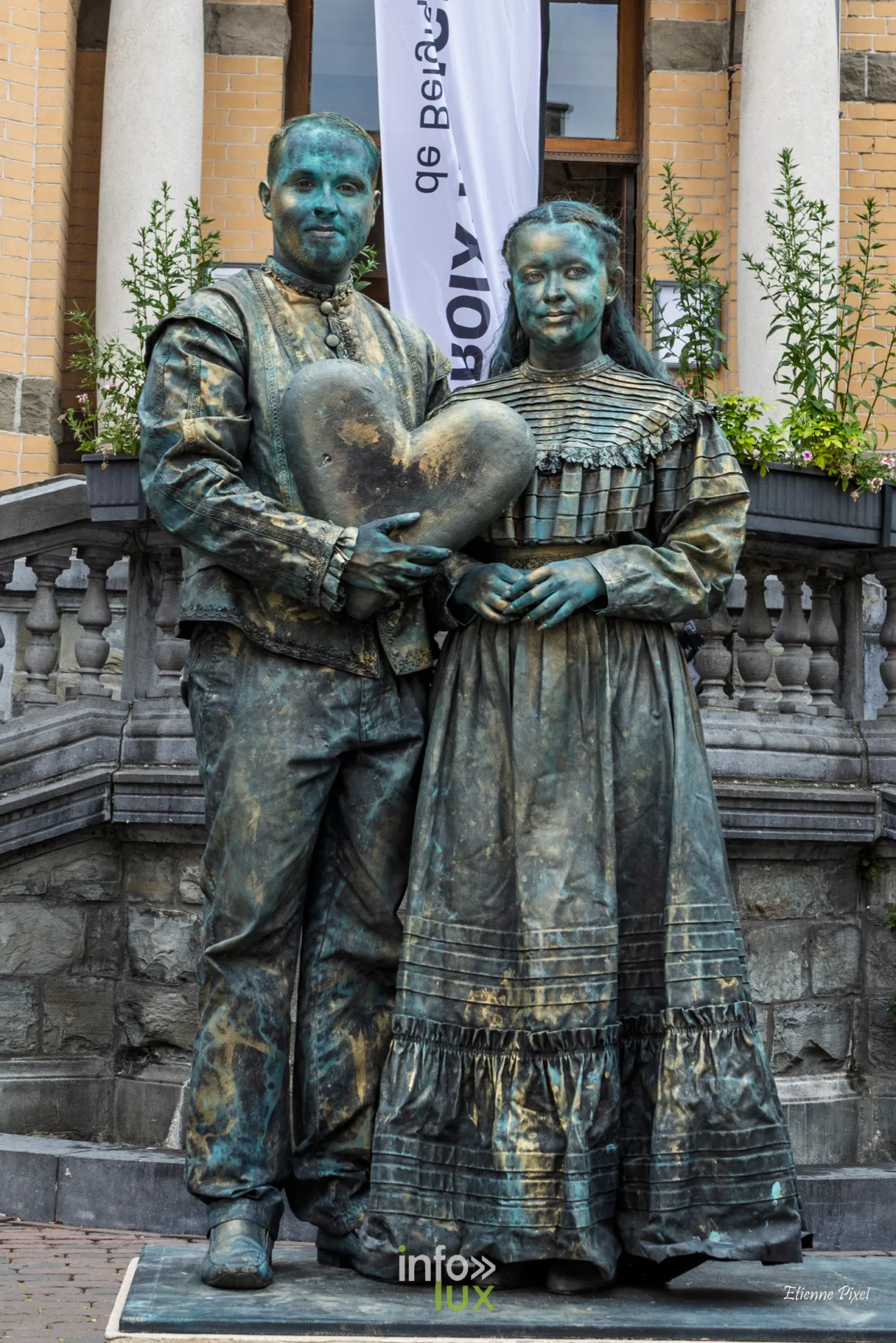 Statue vivante au festival Statues en Marche 2026 a Marche-en-Famenne, photo Etienne Pixel