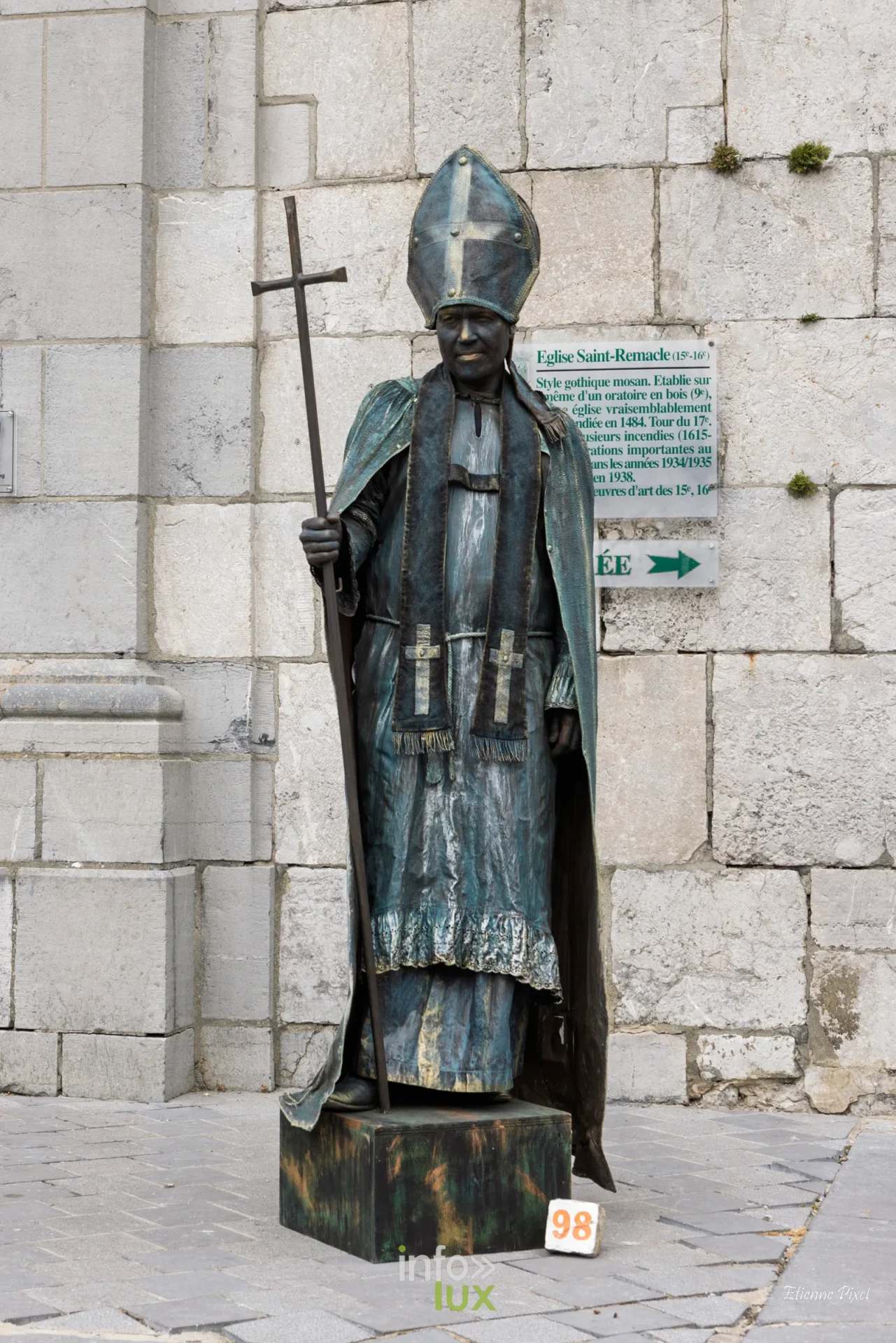 Statue vivante au festival Statues en Marche 2026 a Marche-en-Famenne, photo Etienne Pixel